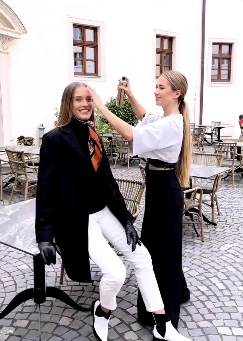Bibiana Bardy počas fotenia pre značku Ozeta, styling a makeup od Jankity